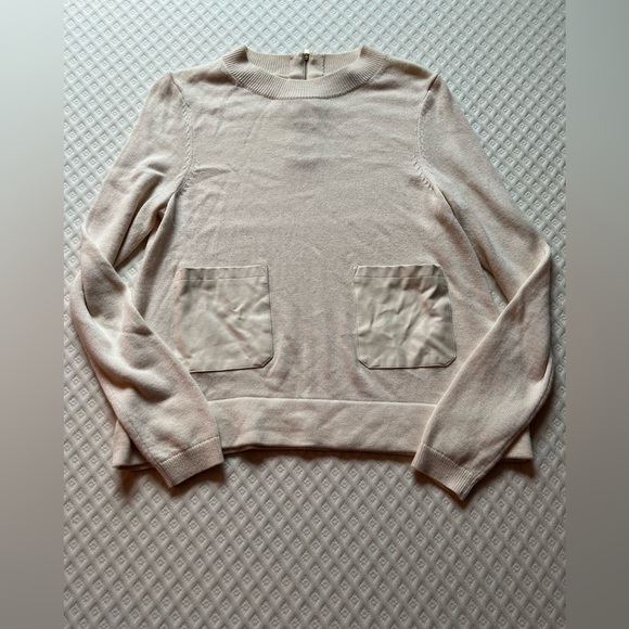 Banana Republic Sweater with pockets - Picture 2 of 9